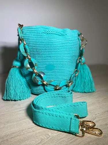 Vista 3 de Mochila Wayuu de lujo 100% Colombiano tejida a mano (Aquamarine)