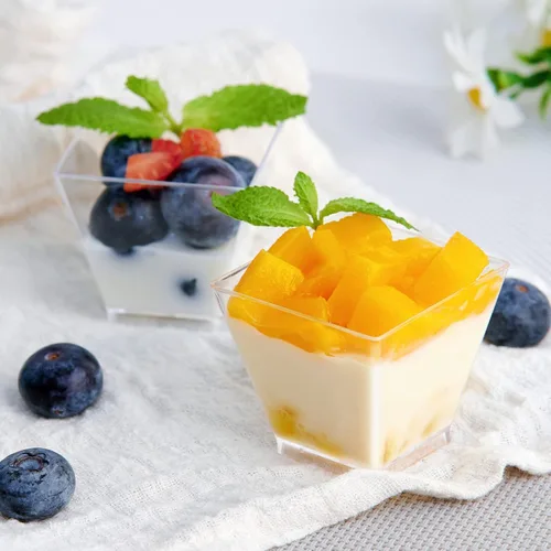 Vista 4 de JOLLY CHEF Paquete de 100 mini tazas cuadradas de postre de 2 onzas con cucharas, taza de plástico transparente para aperitivos de parfait, cuenco