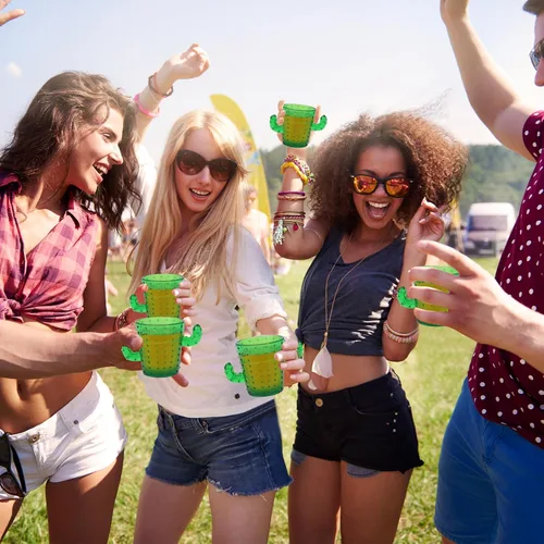 Vista 4 de 6 vasos de chupito de cactus verdes, vasos de plástico de 2 onzas Divertidas tazas de cactus para fiesta final, despedida de soltera, Cinco