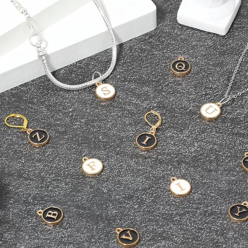 Vista 3 de 104 PIEZAS de dijes de letra para hacer joyas - dijes de alfabeto y iniciales de doble cara para collar y pulsera 2 colores 104 piezas