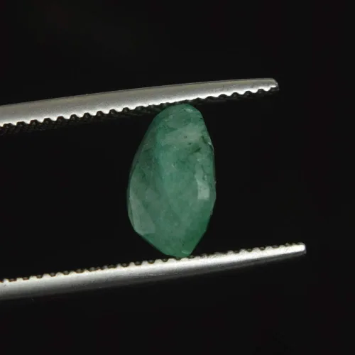Vista 4 de gemhub verde natural esmeralda 2,60 quilates. Gema para hacer joyas con corte de pera con certificado de huevo DX-839