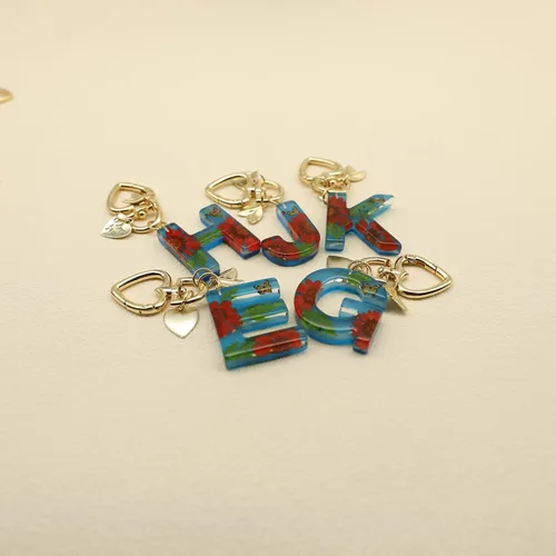 Vista 5 de Glow in the Dark Flower Alphabet Initial Letter Keychain, Resins Key Chains for Car Keys Bag Backpack Charm