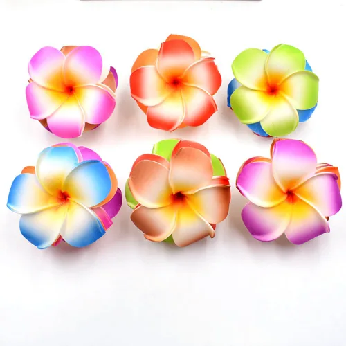 Vista 5 de 10 pinzas de flores hawaianas de plumeria hawaiana, pasadores de pelo para fiesta en la playa, horquillas artificiales de flores tropicales