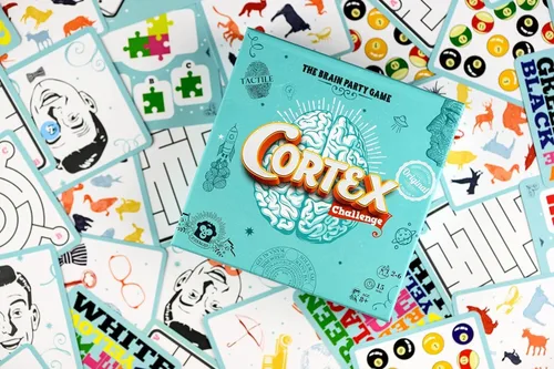 Vista 3 de CardLords Folded Wishes - Juego de origami abstracto para 2-4 jugadores, a partir de 6 años