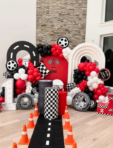 Vista 7 de Kit de guirnalda de arco de globos de auto de carreras, 103 globos rojos, negros y plateados con banderas a cuadros y globos de ruedas