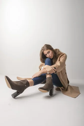 Vista 7 de JATAREA Botines y botas de cuero para mujer