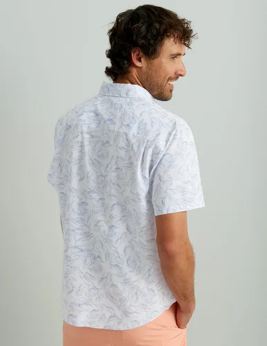 Vista 2 de HUK Camisa Kc Scott estampada Kona, camisa de rendimiento con botones de manga larga para hombre Fish Chaos - Blanco