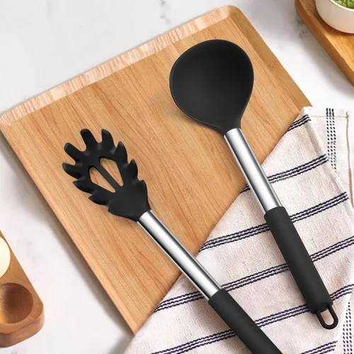Vista 7 de TeamFar Juego de 2 cucharones de sopa y pasta de silicona con mango de acero inoxidable, color negro