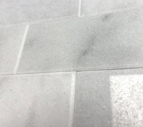 Vista 4 de Suelo de pared de azulejos de mármol pulido blanco Carrara de 3 x 6 (8 piezas (1 cobertura SF))