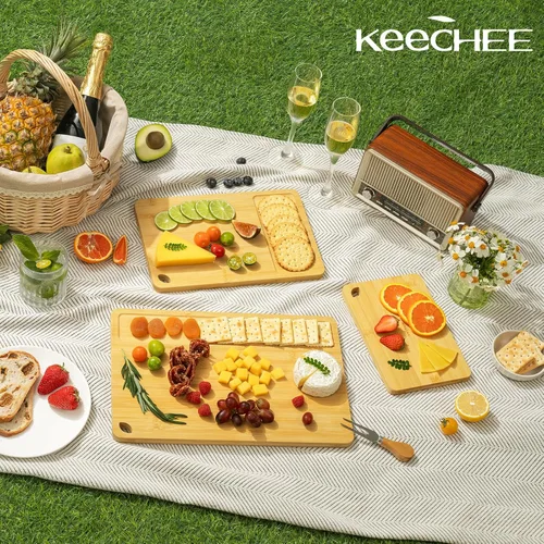 Vista 8 de Keechee Tabla de Cortar de Madera para Cocina - Juego de Regalo de 3 Tablas de Cortar Reversibles de Bambú con Ranura para Jugos, Tabla de Cortar