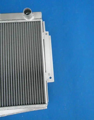 Vista 4 de Radiador de aluminio de 3 hileras para Datsun Roadster Fairlady MT 1966-1970 1967 1968 1969