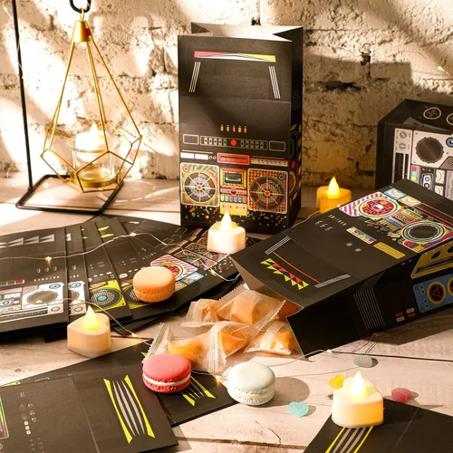 Vista 4 de Nezyo 24 bolsas de recuerdo de fiesta de los años 80 y 90 novedades, caja de regalo, golosinas, papel de caramelo, decoración de radio retro