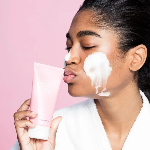 Vista 6 de Saturday Skin Paquete de limpieza con gel de bálsamo derretido, limpiador de espuma, removedor de maquillaje total y lavado facial