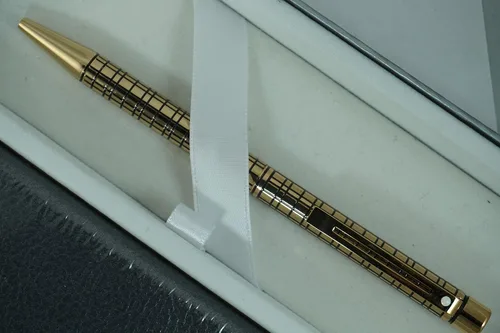 Vista 2 de Sheaffer Cross Rare Made in the USA Signature Targa Diamond Medici Crosshatched Bolígrafo de barril de oro de 22 quilates y diario a juego