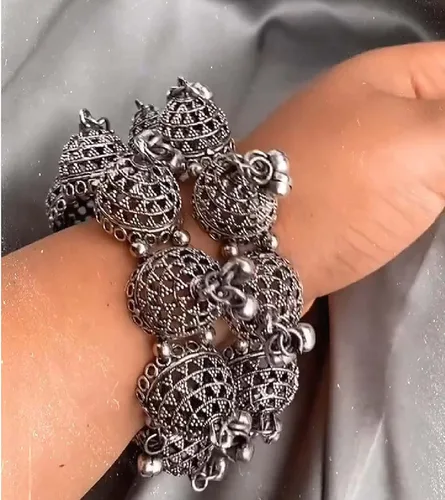 Vista 2 de Indian Hawker Pulsera ajustable de plata oxidada, 1 par de pulseras para mujeres y niñas