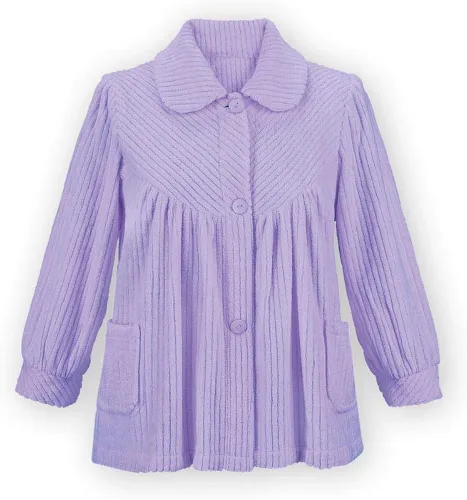 Vista 3 de Camisa de noche con botones suave de tela afelpada suave con bolsillos, ajuste cómodo y favorecedor sobre pijamas o camisón.