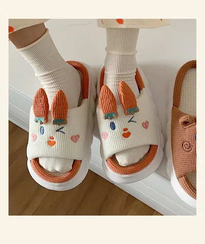 Vista 4 de Pantuflas Kawaii de conejito peludo para mujer, cómodas, con puntera abierta, lindas sandalias de invierno de animales