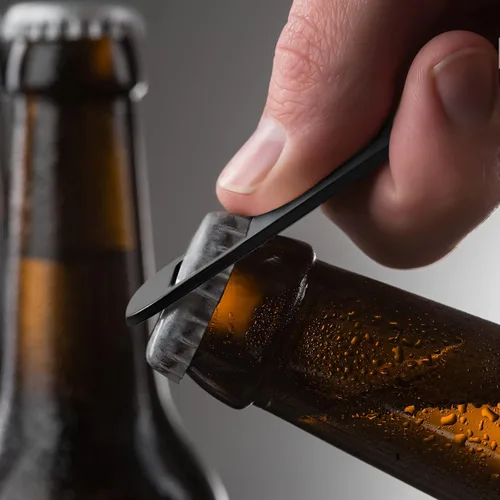 Vista 5 de Abrebotellas de acero inoxidable con forma de abrebotellas, abrelatas de cerveza negra, mango plano, abrebotellas de cerveza para el hogar, cocina