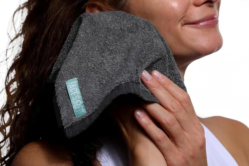 Vista 3 de Mini Towels Charcoal 2X PRO Detox Multipack - Carbón activado doble - Elimina toxinas e impurezas de la piel - Toalla de ejercicio de algodón suave