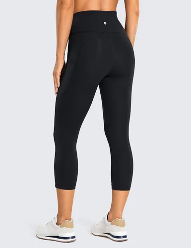 Vista 2 de CRZ YOGA Leggings capri de entrenamiento de sensación desnuda cepillada con bolsillos de 19 pulgadas, cintura alta, pantalones de yoga con control