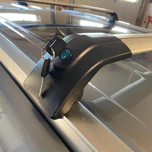 Vista 2 de Barra transversal con cerradura plateada y negra para Volvo XC40 2018-2023