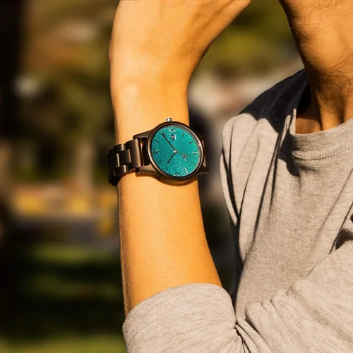 Vista 8 de Opis UR-U1 Reloj Artsy UnisexFemenino de MaderaReloj de Pulsera para HombreReloj de Madera para MujerHombre Hecho con Cara Única en Relieve