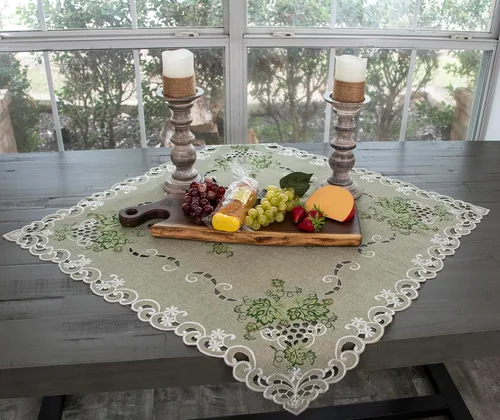 Vista 2 de Linens, Art and Things Mantel pequeño bordado con hojas verdes sobre tela verde antiguo, mantel pequeño, bufanda de 33 pulgadas, tapete cuadrado