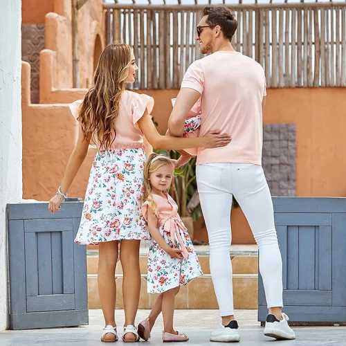 Vista 5 de Trajes familiares a juego, vestidos con estampado floral de mamá y yo, camiseta rosa, trajes a juego