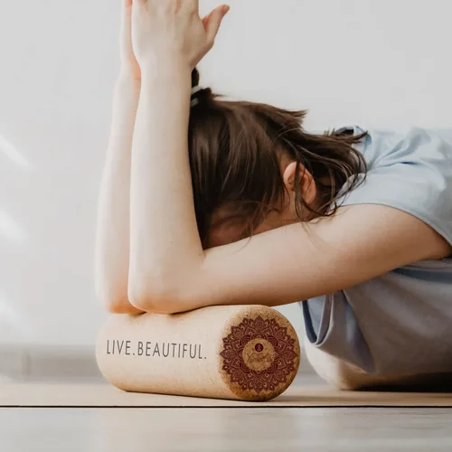 Vista 4 de Yoga Design LAB El rodillo de corcho Libera los músculos tensos, mejora la circulación, disminuye el dolor, masajea el tejido Ideal para todas