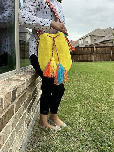 Vista 2 de Mochila Wayuu - Bolsos colombianos, 100% hechos a mano, auténtico ganchillo tejido a mano por Wayuu Tribe, diseño exclusivo y único