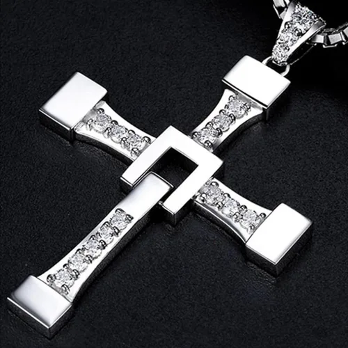 Vista 2 de Speed and Passion Dominic - Collar con dije de cruz de Toretto con diésel de acero inoxidable con dije de cruz (plata)