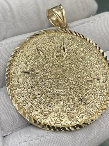 Vista 4 de TGDJ Colgante con dije de calendario maya azteca de oro amarillo de 14 quilates adorno de corte de diamante símbolo espiritual hecho a mano joyería