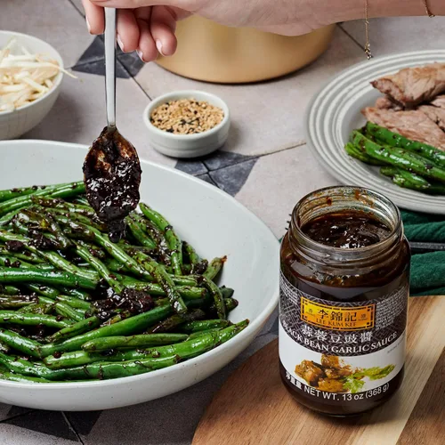 Vista 9 de Lee Kum Kee Salsa de Ajo y Frijoles Negros (13 oz - 1 paquete), Aromática y Sabrosa - Perfecta para Marinadas, Estofado, Salsas para Mojar, Salteado