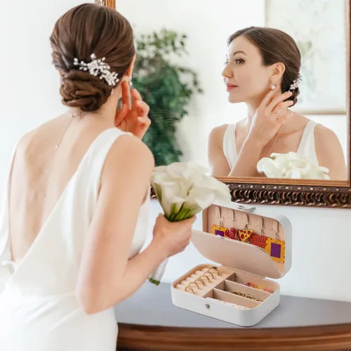 Vista 4 de MRS - Joyero de viaje para novia, organizador de joyas pequeño, portátil, de piel sintética, accesorios de viaje para mujeres y niñas, regalos