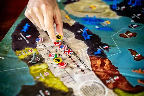 Vista 7 de Renegade Game Studios: Axis & Allies: WWI 1914 - Un juego de mesa de guerra estratégico para 2 a 8 jugadores, edades de 14 años en adelante, juego