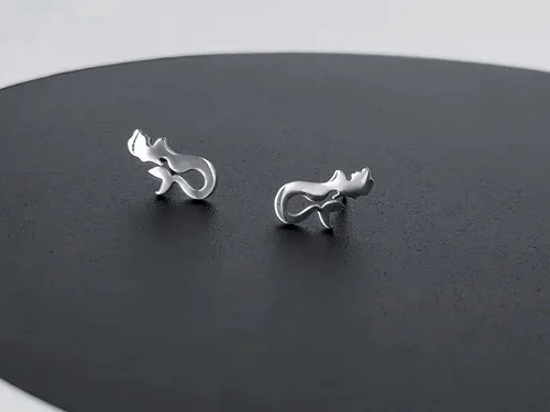 Vista 5 de Lindos aretes de sirena para mujeres y niñas, de acero inoxidable, hipoalergénicos, a la moda, diseño de caricaturas, puño, cola de puño, cartílago