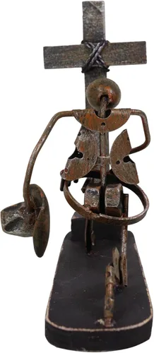 Vista 5 de Ebros Gift Rústico vaquero solemne occidental arrodillado al pie de la cruz orando acero reciclado metal escultura hecha a mano Viejo Mundo Wild
