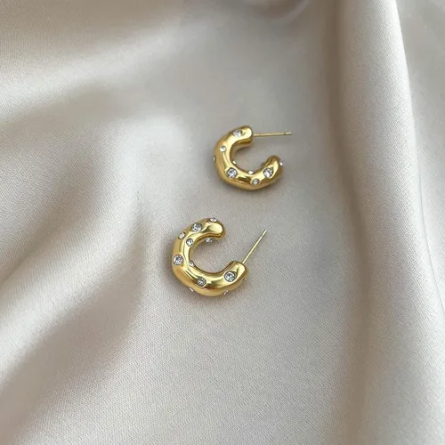 Vista 4 de Aretes de aro pequeños y gruesos de oro con diamantes ligeros para mujer