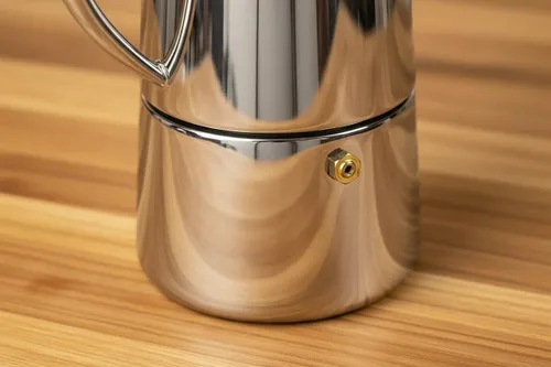 Vista 10 de Cuisinox Roma - Olla de espresso Moka de acero inoxidable para estufa de 4 tazas
