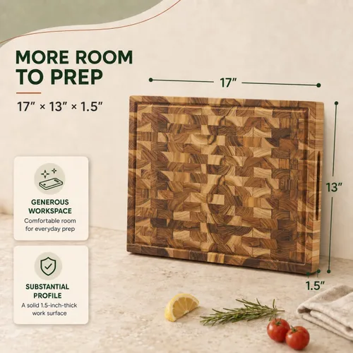 Vista 2 de Tabla de cortar de grano extremo de teca 17x13x1.5", ranura profunda para jugo y asas laterales Madera natural