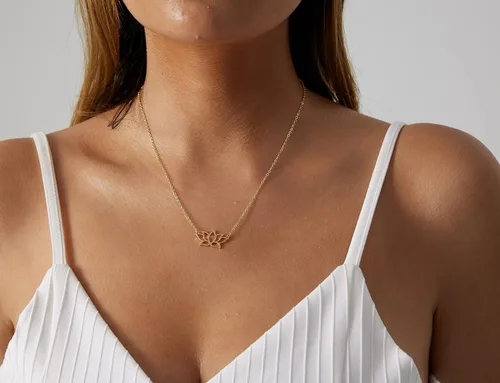 Vista 2 de CAROVO Delicado collar de flor de loto para mujer, chapado en oro de 18 quilates, minimalista, perno de rayo, circonita cúbica, colgante de cruz