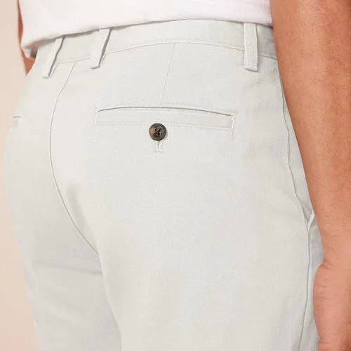 Vista 3 de Tienda Essentials Pantalones cortos chinos de 7 pulgadas para hombre