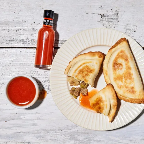 Vista 5 de Modern Gourmet Global Hot Sauce To Go! 5 botellas de 1.6 onzas. Salsas picantes de todo el mundo.