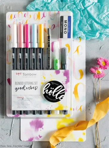 Vista 2 de Tombow El juego de letras mezcladas incluye 5 bolígrafos ABT, 1 lápiz mono, 1 borrador mono, 1 fuenosuke, 1 cepillo de agua, paleta de mezcla y guía