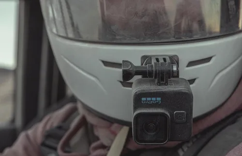 Vista 5 de GoPro HERO11 Black Mini - Cámara de acción compacta impermeable con video Ultra HD de 5.3K60, tomas de marco de 24.7 MP, sensor de imagen de 1/1.9