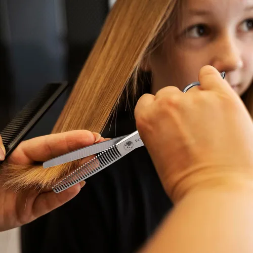 Vista 6 de Tijeras de adelgazamiento para corte de cabello, tijeras profesionales Fcysy de 6 pulgadas para adelgazar el cabello, tijeras de peluquería