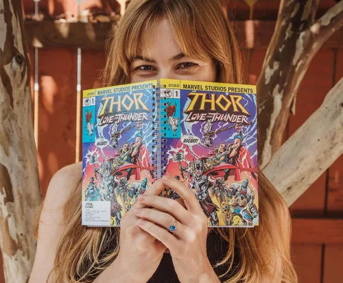 Vista 3 de Thor Marvel Studios Love and Thunder - Cuaderno de espiral de tapa dura de 80 páginas, cuaderno de bocetos encuadernado, bloc de notas con papel