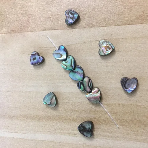 Vista 4 de 20 cuentas de corazón de concha de abulón, cuentas de abulón natural, cuentas sueltas planas y sueltas para hacer joyas, 0.394 pulgadas