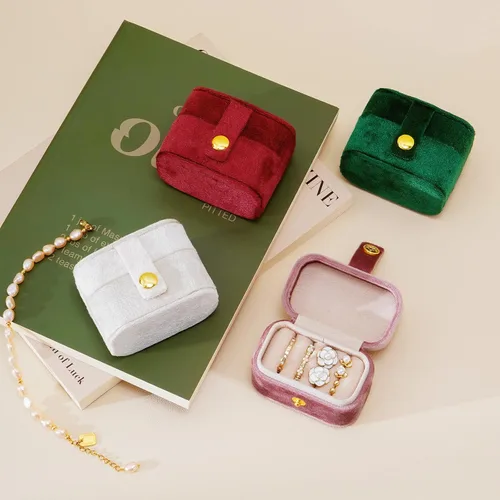 Vista 7 de CASEGRACE Joyero de viaje de terciopelo Caja de joyería pequeña portátil para anillos de terciopelo de felpa para anillos, aretes, accesorios