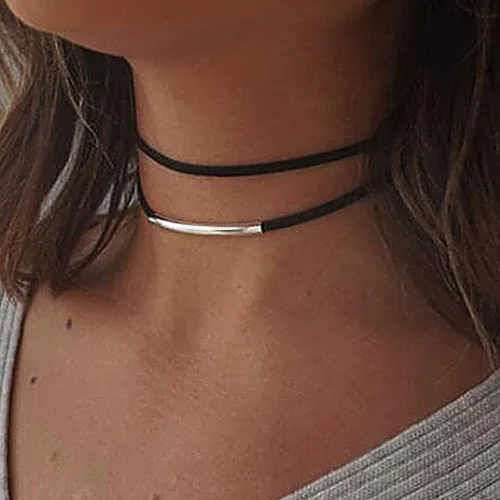 Vista 4 de Fesciory Collares negros para mujer, collar de encaje de terciopelo ajustable en capas, regalo de joyería gótica.